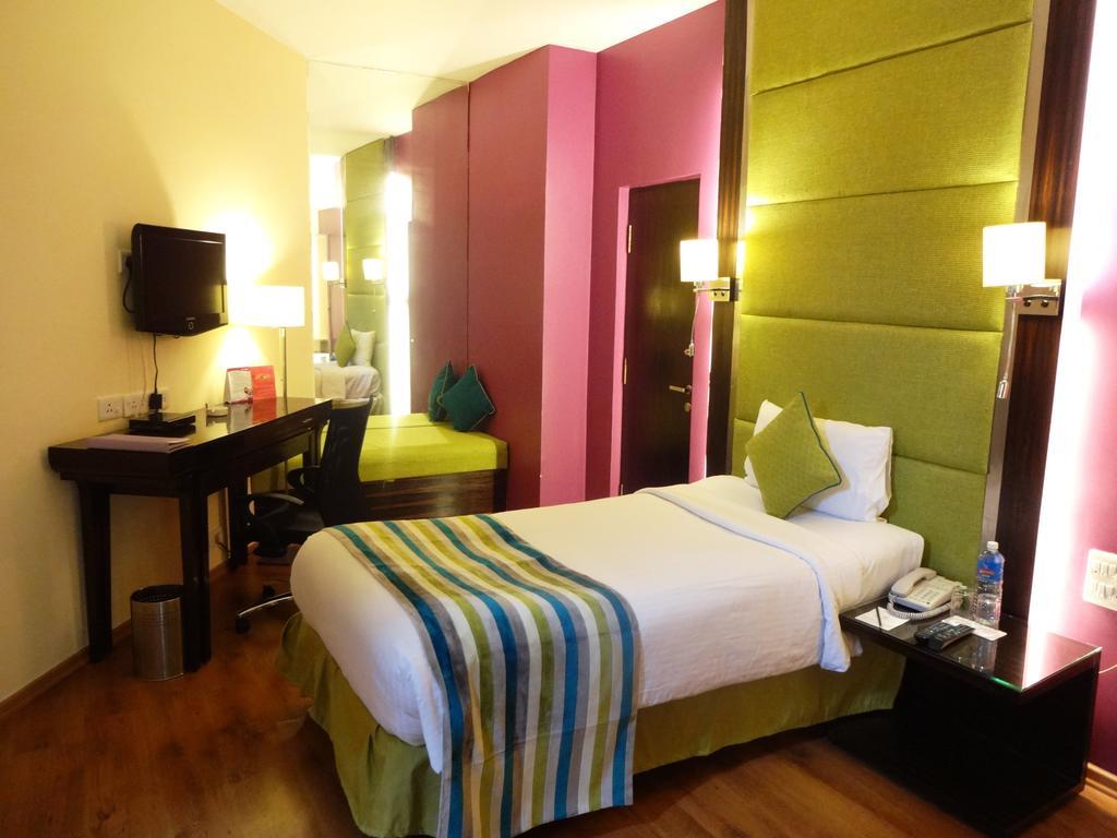 Royal Orchid Central Bangalore, Mg Road Стая снимка