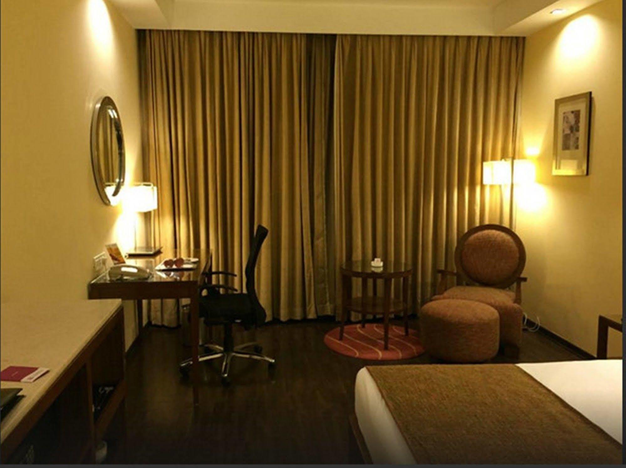 Royal Orchid Central Bangalore, Mg Road Екстериор снимка