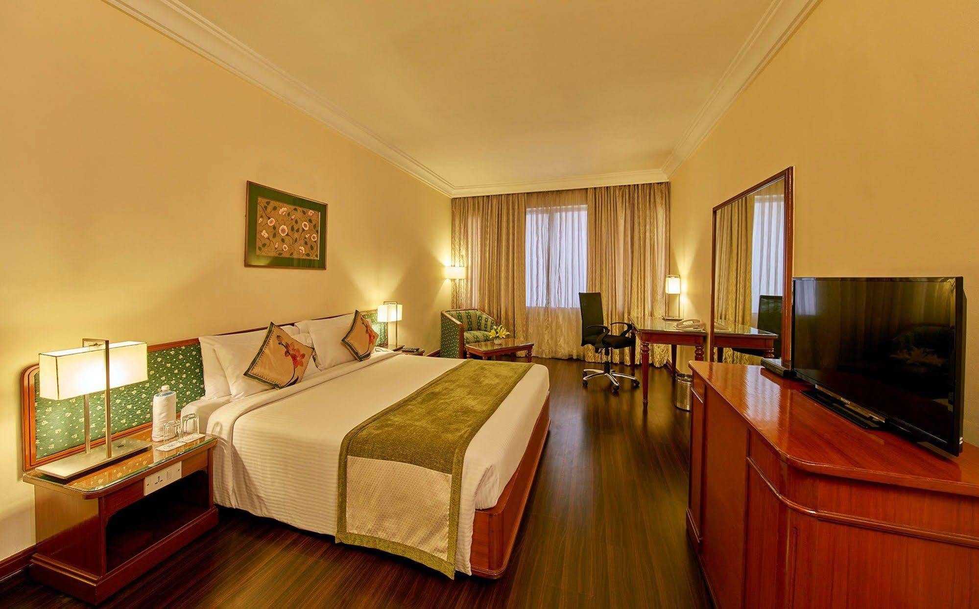 Royal Orchid Central Bangalore, Mg Road Екстериор снимка