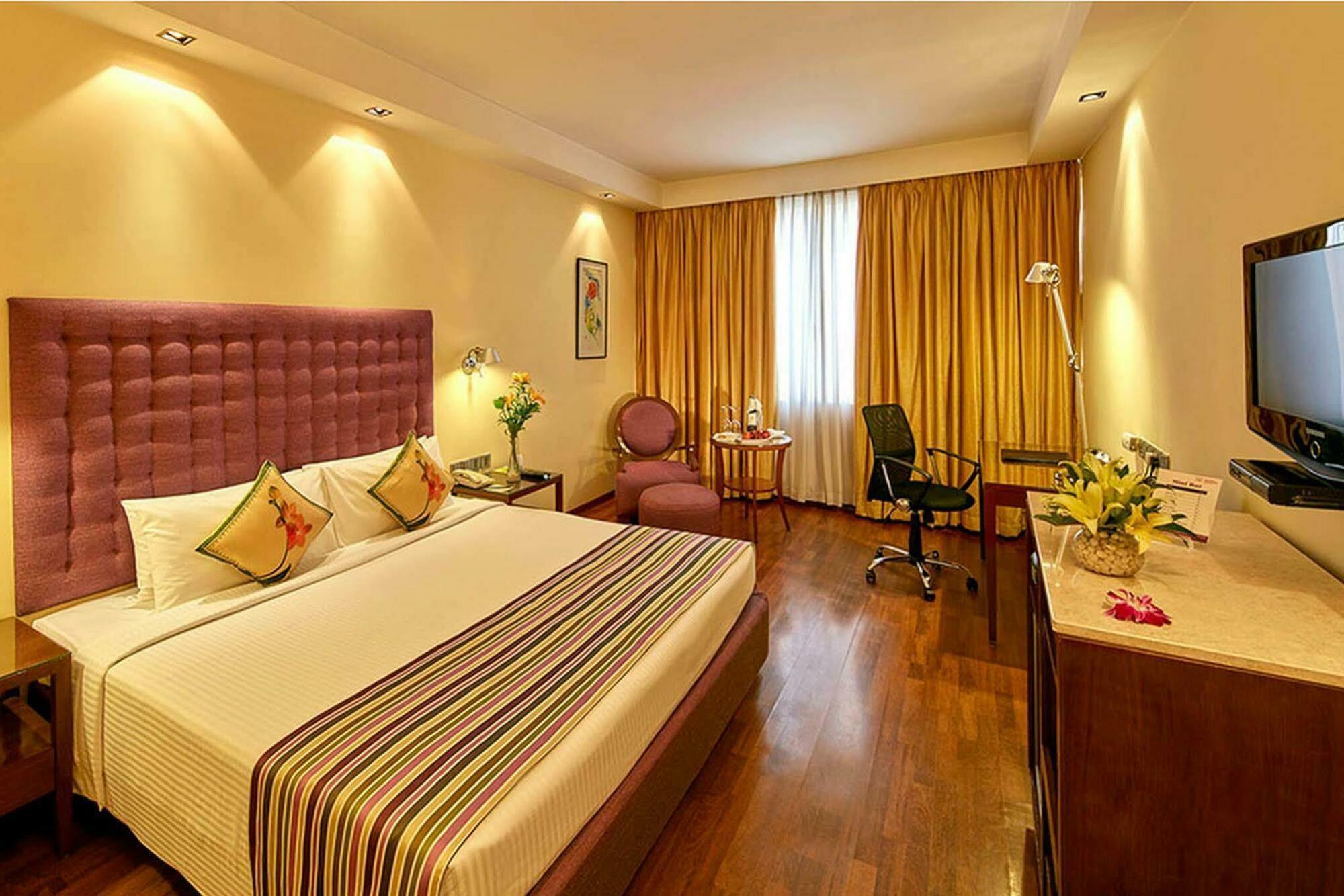 Royal Orchid Central Bangalore, Mg Road Екстериор снимка